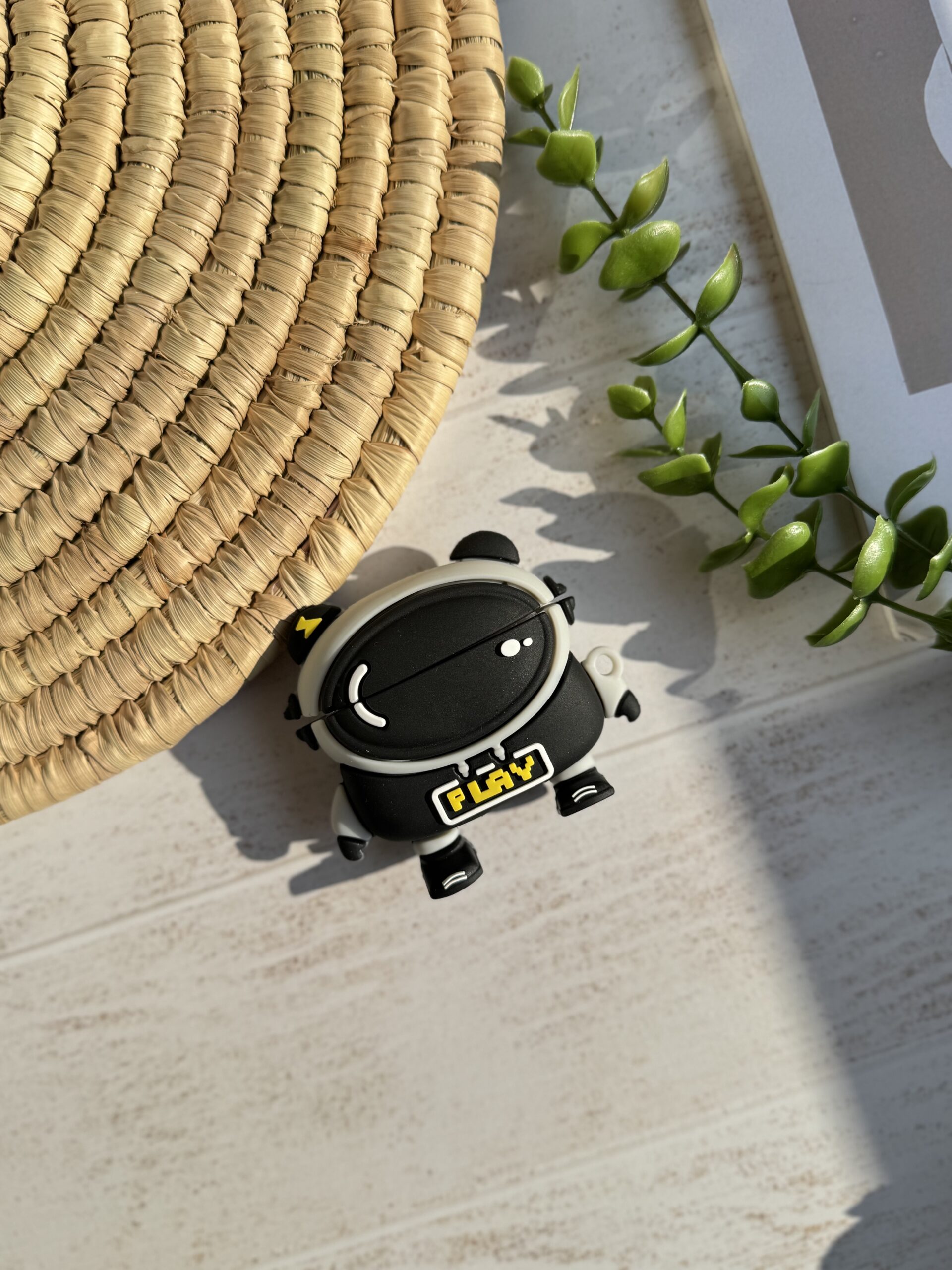 0c784b.jpeg کاور ایرپاد سیلیکونی *Lightning Bear *Play (کدa0213) - Image 1